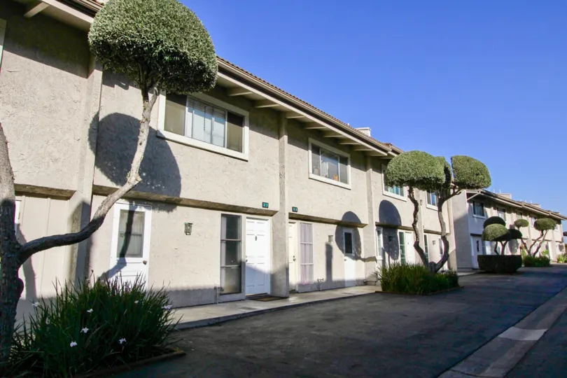 Beautiful New remodeled one Bedroom one Bath one Car Garage. kitchen room, swimming pool.
