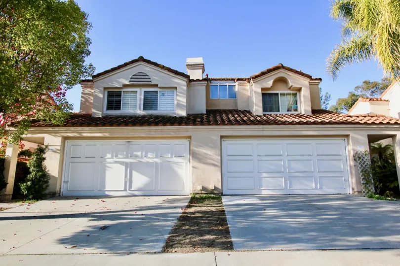 Our Laguna Niguel Real Estate agents can guide you through the homes located in the Saltaire community of Laguna Niguel whether you are looking for Laguna Niguel condo or Laguna Niguel homes for sale.