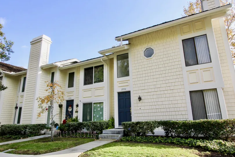 Clear skies and lawn at Sparrow Hill in Laguna Niguel, CA