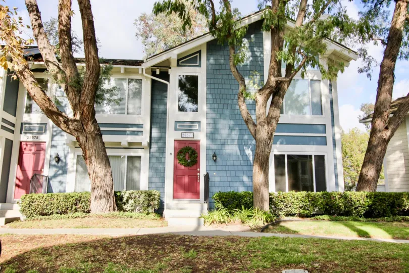 Sparrow Hill condos are located in the coastal community of Laguna Niguel. The community is ideally located close to the Mission Viejo mall and the 5 freeway. The condos were originally built in 1984 and feature two to three bedroom floor plans that range