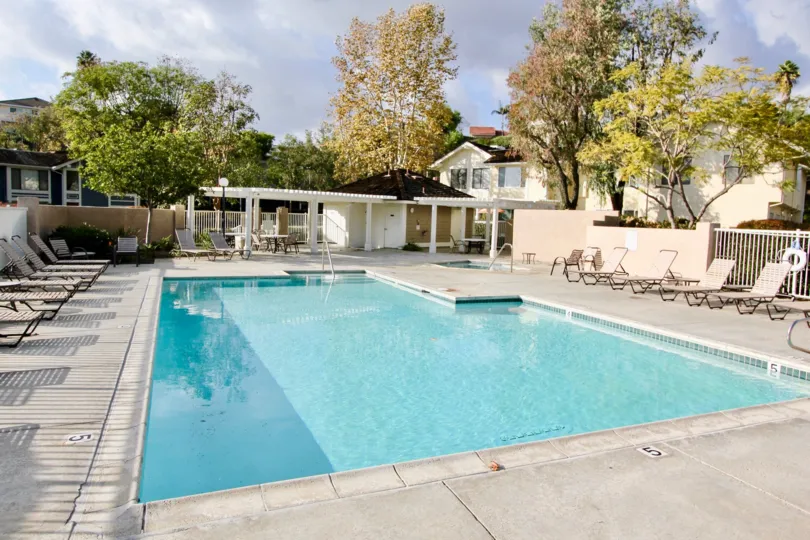THE BUNGALOW IN THE SPAROOW HILL WITH THE SWIMMING POOL, CHAIRS, BULP, TREES
