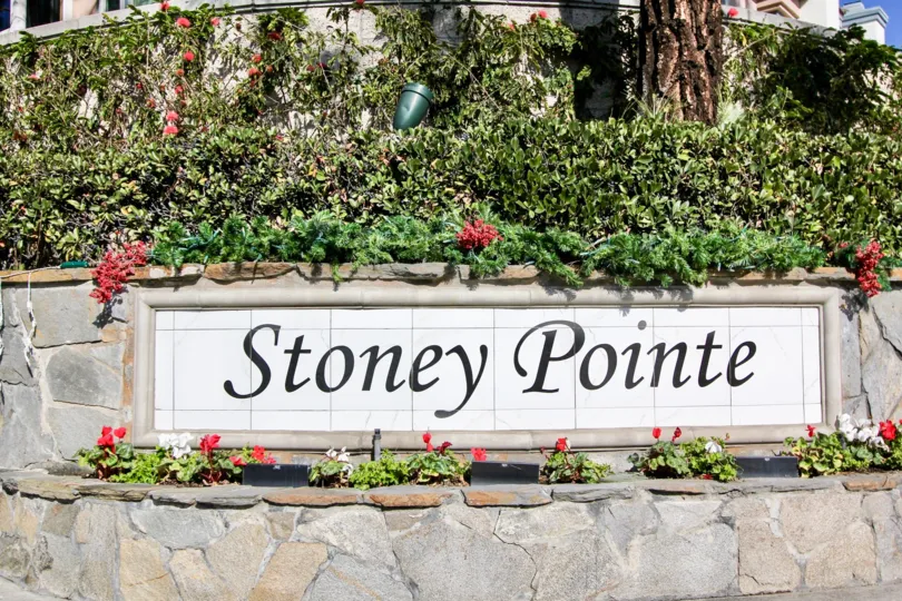 Wonderful view of park with flowers and board in Stoney Pointe of Laguna Niguel
