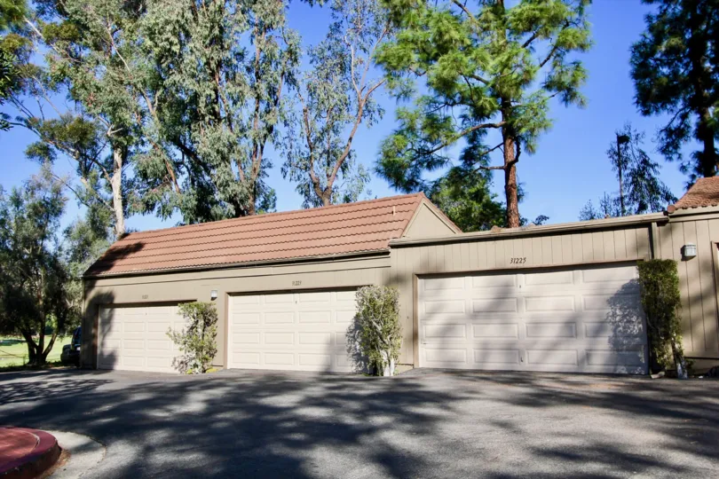 The The East Nine right on the third green of an exclusive private county club in a gated community. Complete remodel of this gorgeous 3 bedroom 2. 75 bath home. Newer Gourmet kitchen with top of the line Viking appliances. Kitchen opens to family room, l