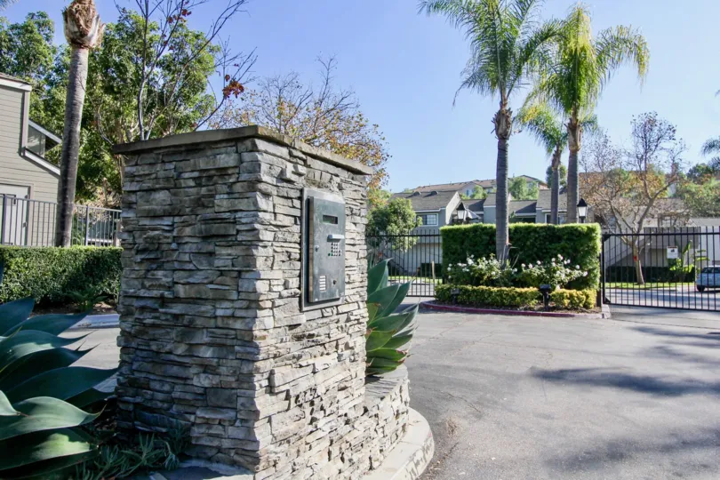 Villa point with gate and palm trees in Village Niguel Terrace I of Laguna Niguel