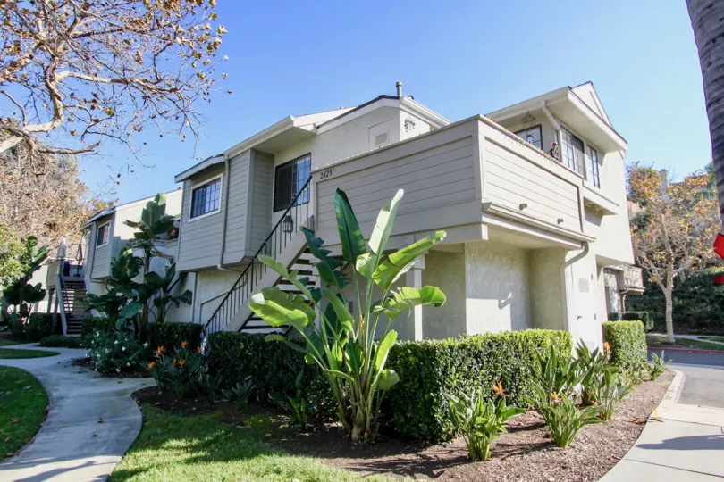 the village niguel terrace I is a gardening house of the laguna niguel city in california