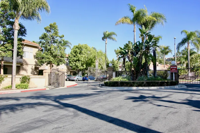 the Village Niguel Terrace II is a roadside house of the laguna niguel city in california