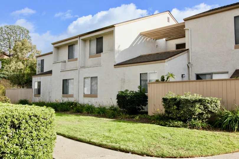 vista Del Cerro unique and well crafted apartments with it's surrounding green areas in Laguna Nigel, California