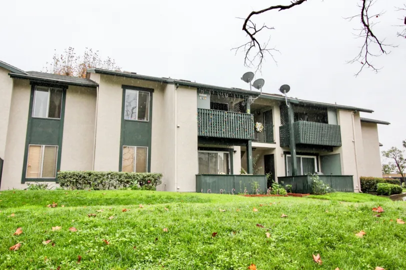 Fabulous villa with lawn and upstairs with dish antennas in Aliso Creek Villas of Lake Forest