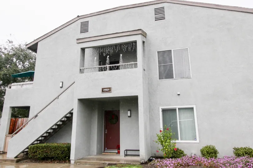 The real estate search: Bench Mark Villas | Condos and Townhomes for Sale in Lake Forest is brought to you courtesy of LivingSoCal, the premier SoCal Real Estate Search Site. If you would like more information about the real estate on this website, or wou