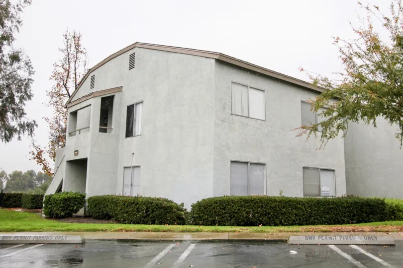 A cloudy day in Bench Mark Villas with a ash color apartment.