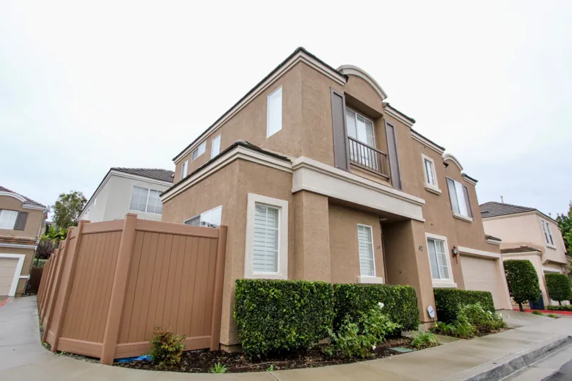 brown two story townhomes in brittany at foothill ranch community in lake forest california