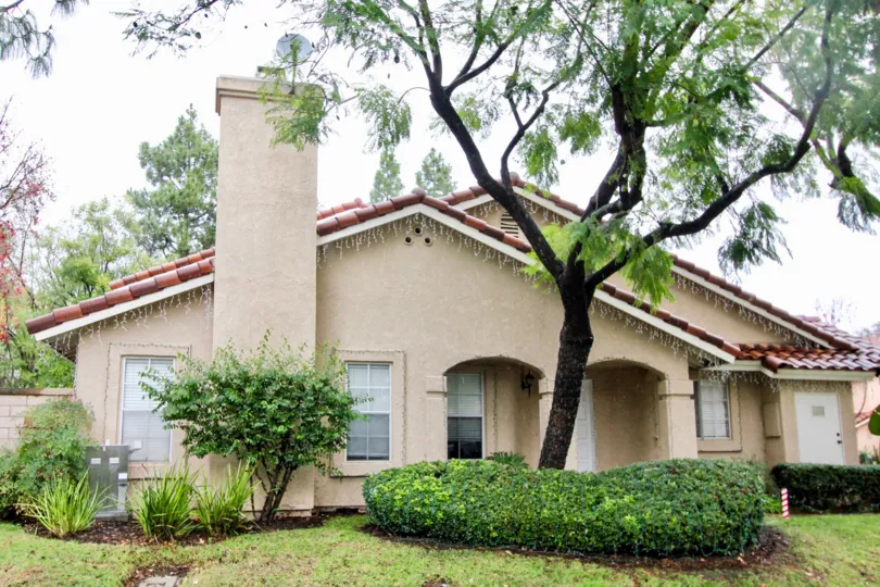 A great single story home is offered for lease. This open-floor-plan home has lots of open space for entertaining. The kitchen has granite counter-tops and hardwood floors. This home also has a tastefully remodeled master bedroom & master bath and a charm