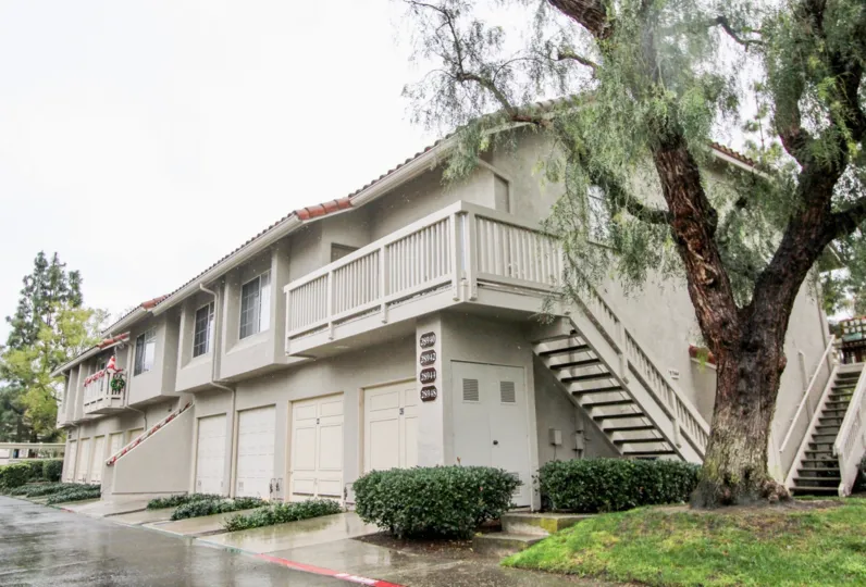 Nice approach of Villas with steps on a rainy day in Canyon View  of Lake Forest