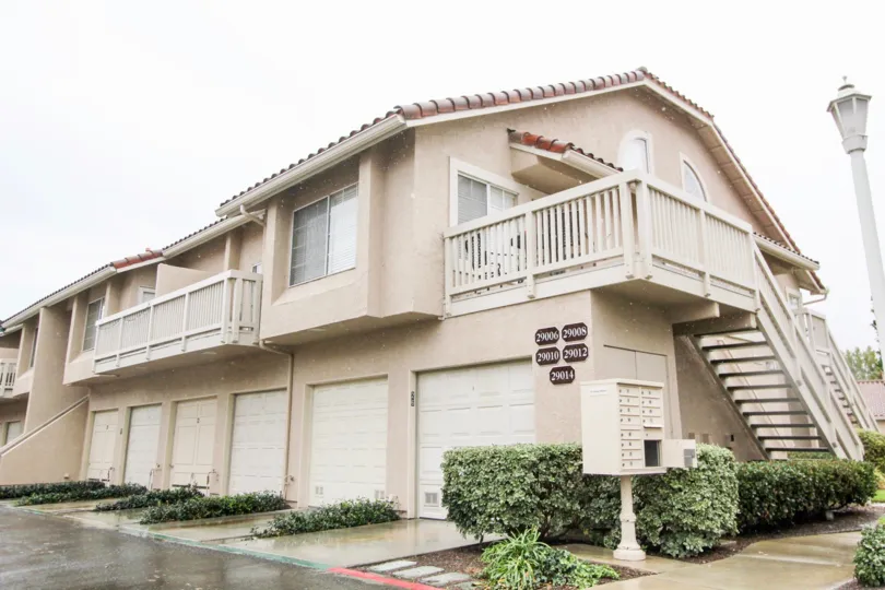 Bunglow with ample parking and well maintained in Lake forest