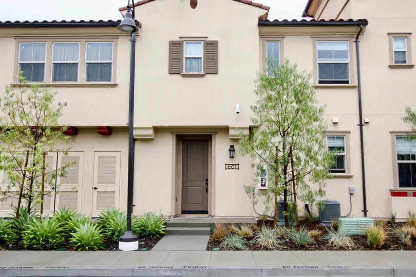 An ivory villa with street light and garden at El Paseo in the city of Lake Forest