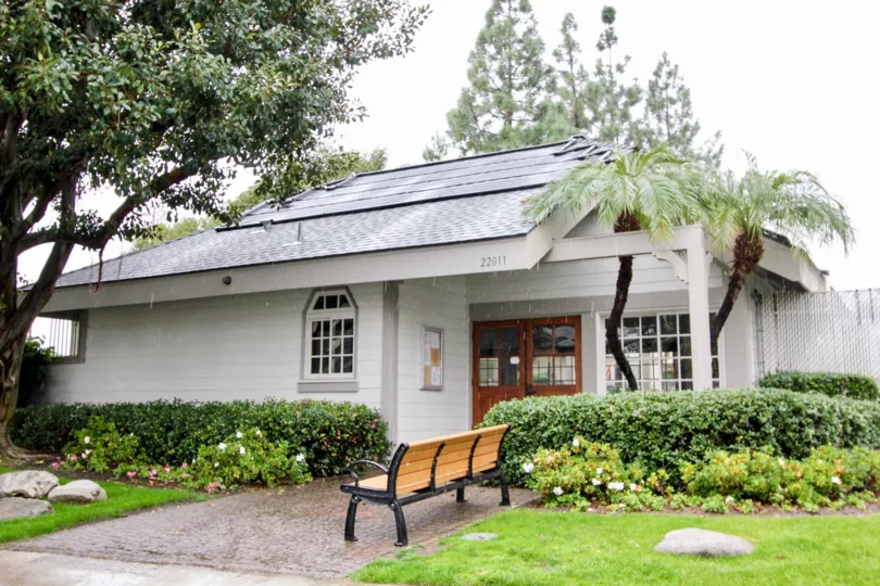 the Grandview Crest house is a garden house of the lake forest city in california