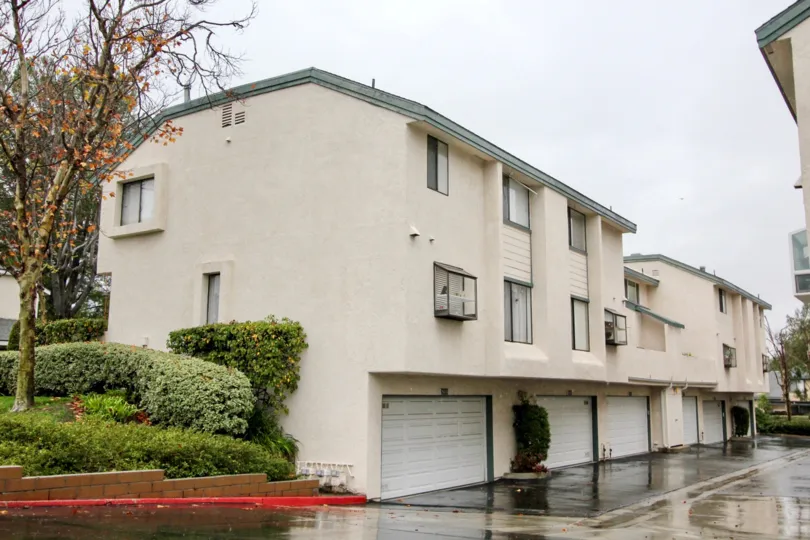 Rainy and overcast at Grandview Crest in Lake Forest, CA