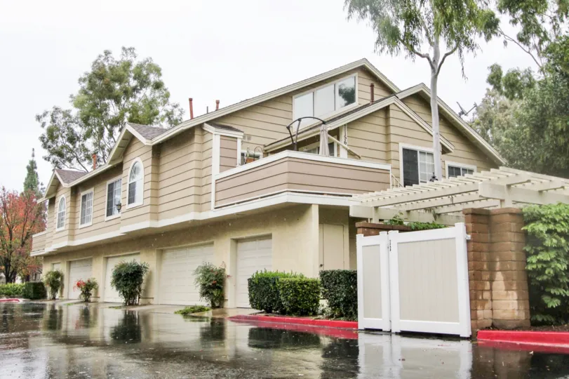 A rainy day in the Greenridge with a well designed house