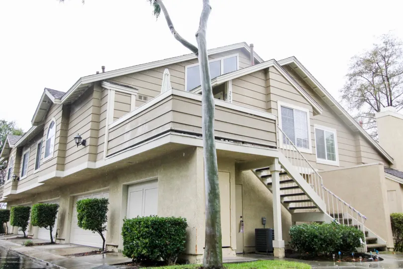 Fabulous Villa with steps aside and garden in Greeridge of Lake Forest