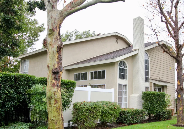 the Heatherview house is the nice style house of the lake forest in california