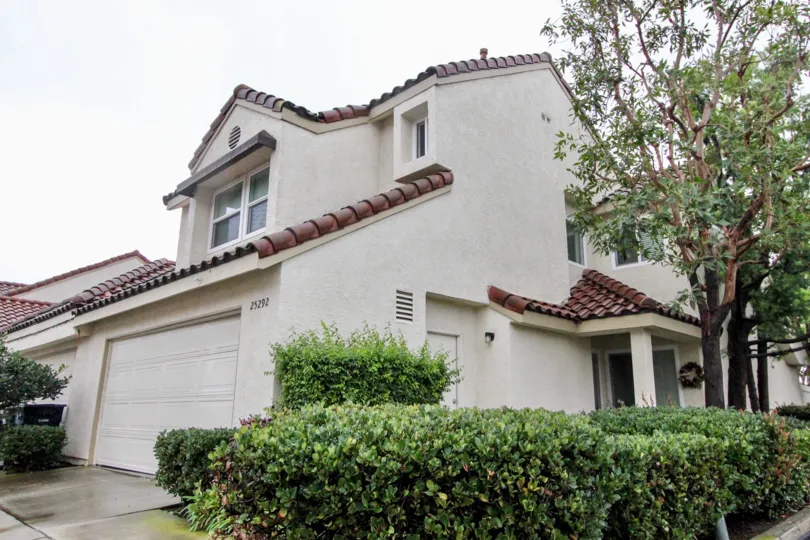 Side of house and hedges in the Hillview in Lake Forest, CA