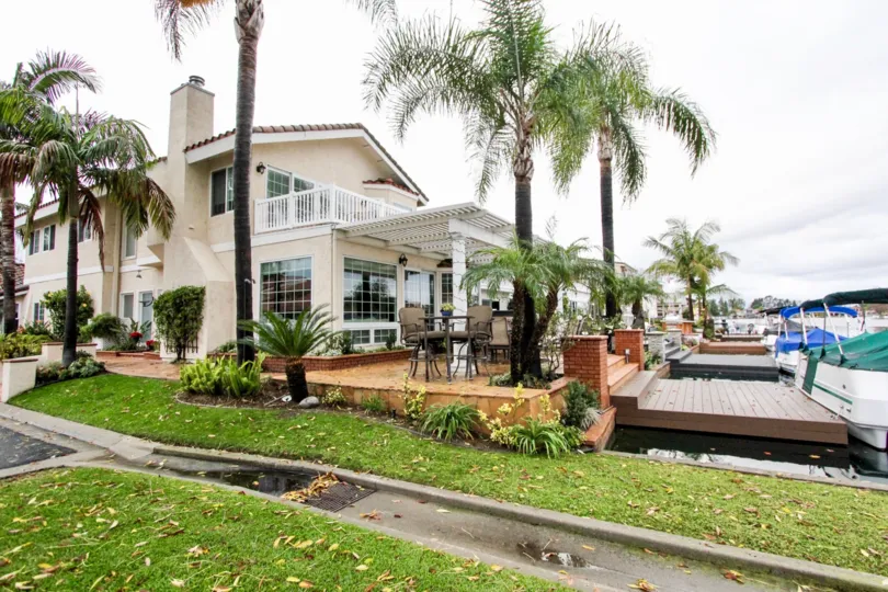 amazingly beautiful lake forest keys beside the ocean in Lake Forest, California