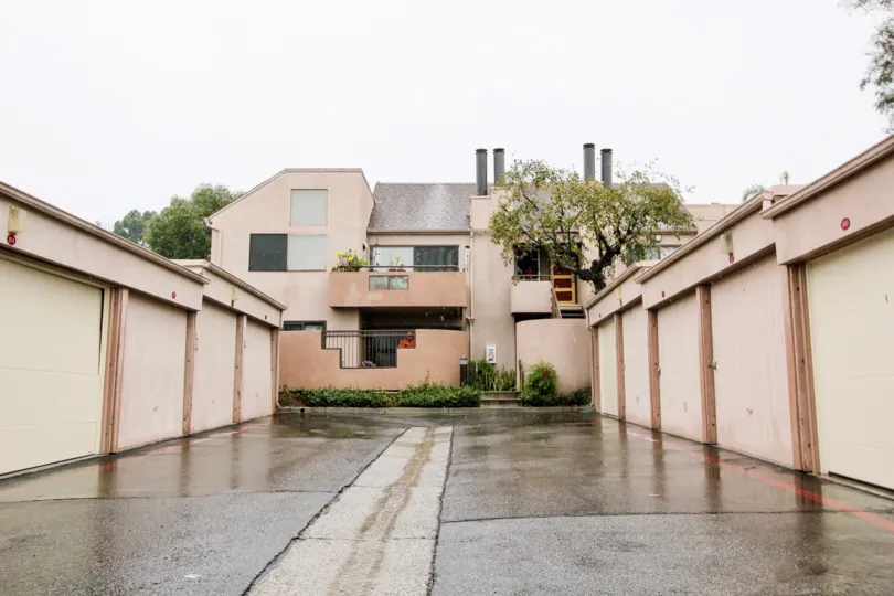 Ample of Parking place front of a villa in Le Parc of Lake Forest