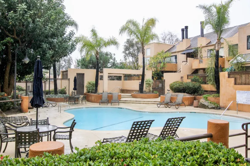 the Le Parc swimming pool is the kids play swimming pool of the lake forest city in california