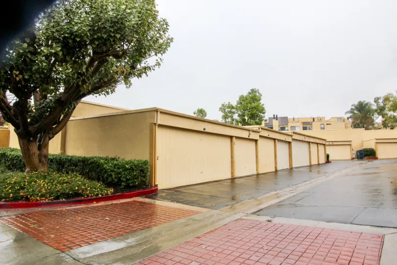 the Le Parc is the only parking area of the lake forest city in california