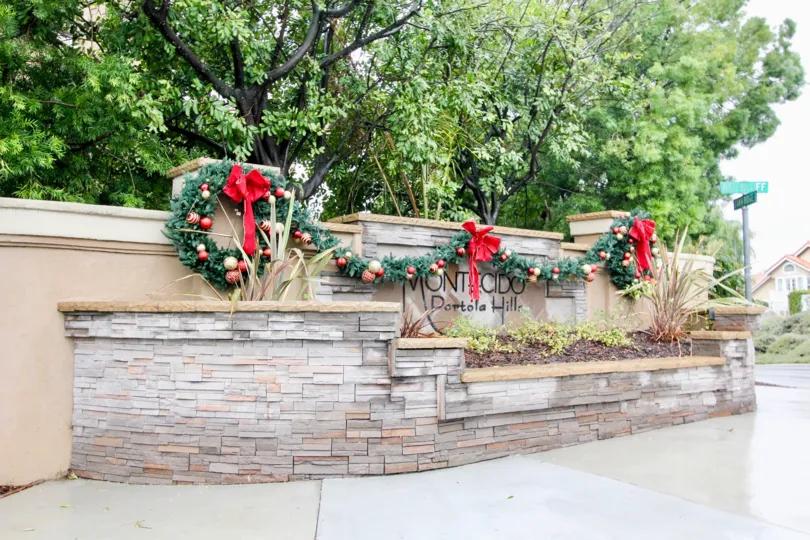 A stone wall with the name of the Montecido community on it in Lake Forest, California.