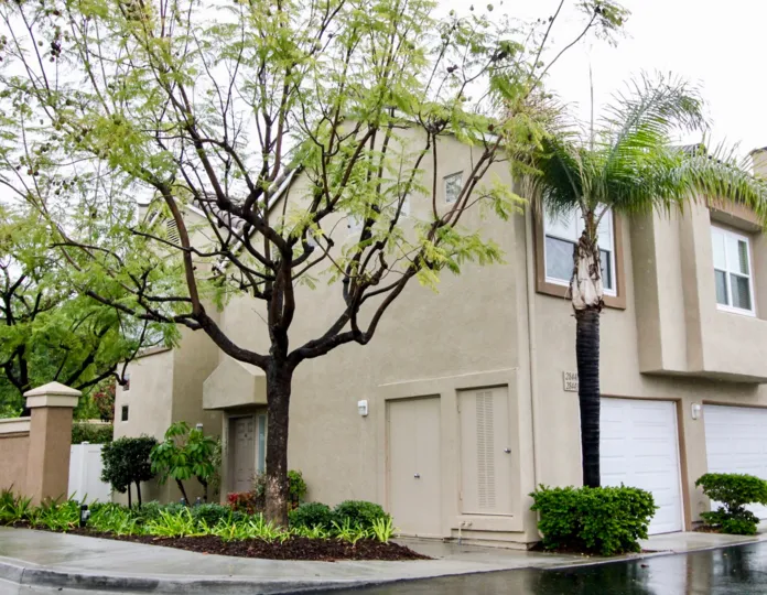 Awesome green trees near villa in Montecido of Lake Forest