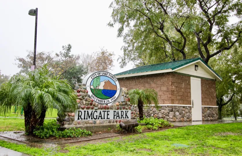 The entryway of the Old Trabuco Highlands park on a rainy day