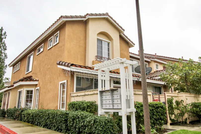 A big and vintage house and dish antenna in the Palermo.