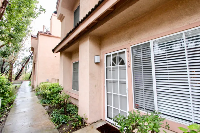 Peach towenhomes nice windows and private entrance in Serrano Sandcastle communtiy in lake forest california