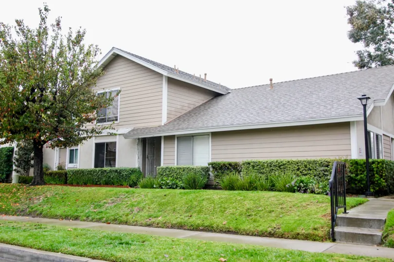A light colored house with nice lawn in Viejo West community in Lake Forest, California.