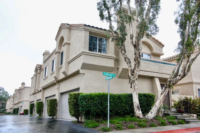 Rain and overcast at Vista Del Flores in Lake Forest, CA