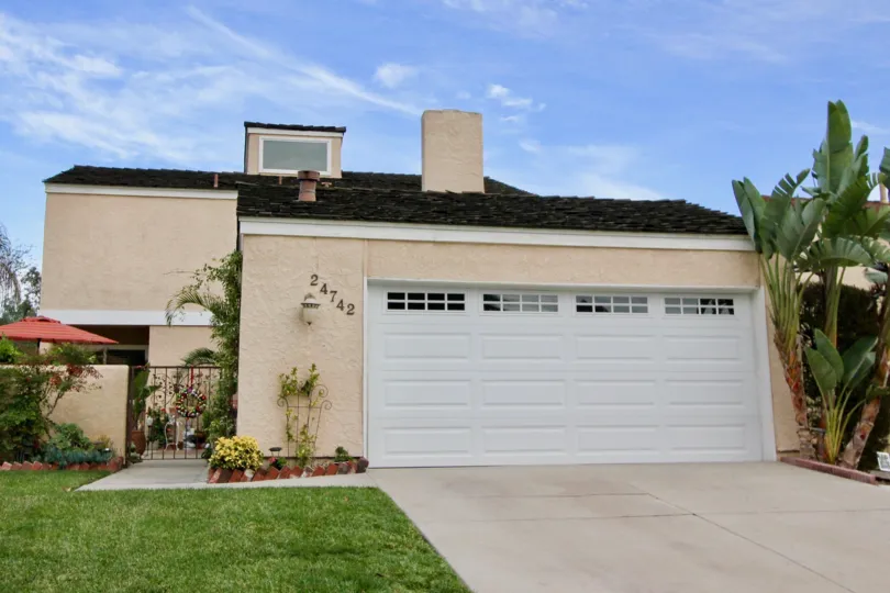 the aegean heights is a chimney model house of the mission viejo city in california