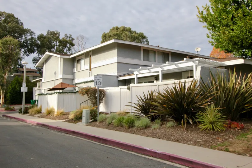 the aliso villas is a balcony house of the mission viejo city of california