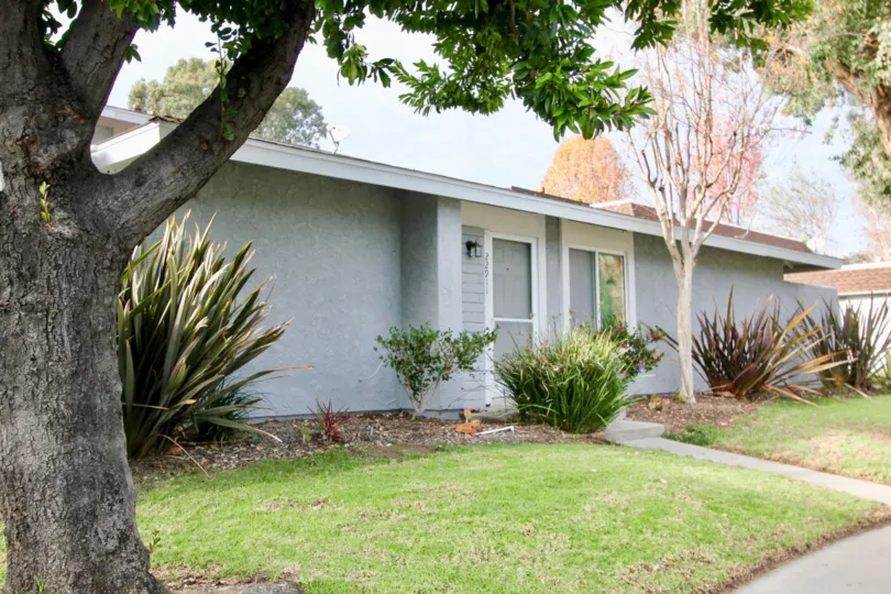 Nice green lawn and trees near villa in Aliso Villas of Mission Viejo
