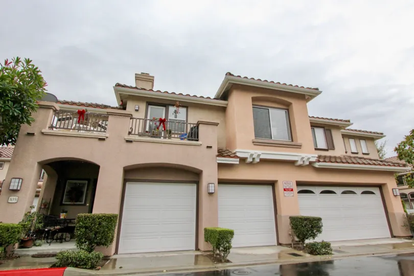 Railing balconies with chimney and parking in California Terrace.