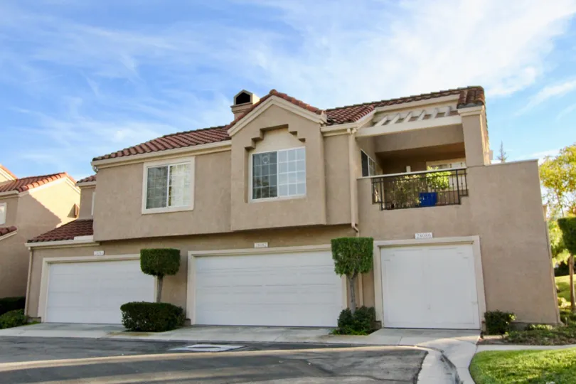 THE APARTMENT IN THE Coral Gardens WITH THE BALCONIS, FLOWER POT, LAWN, SHUTTER