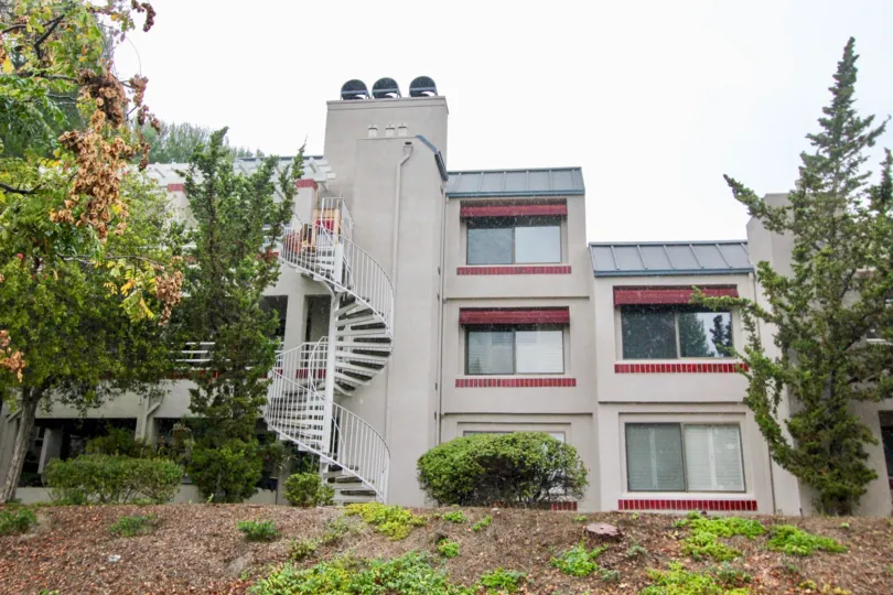 showing rounded staircase of the community in the city of mission viejo in the state of california