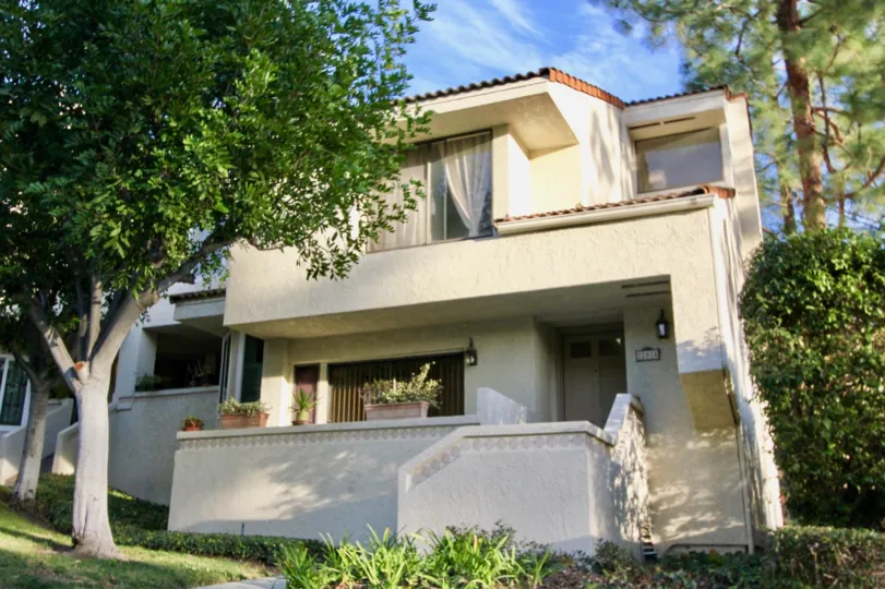 Beautiful End Unit Townhome with only one common wall. Amazing panoramic view as far as the eye can see. Views from every window. House has two ground-level patios: One can be accessed from the kitchen, and the major patio is accessible through the living