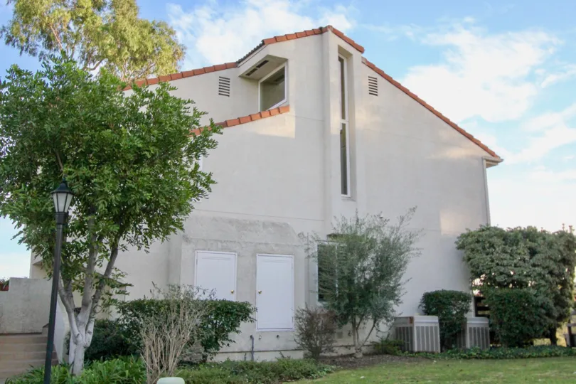 the eI mirador is a sidewall house of the mission viejo city in california