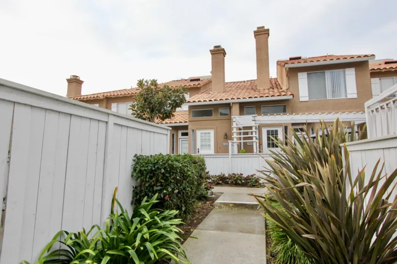 Double chimney tiled roofed with passage in Emerlad Pointe I.