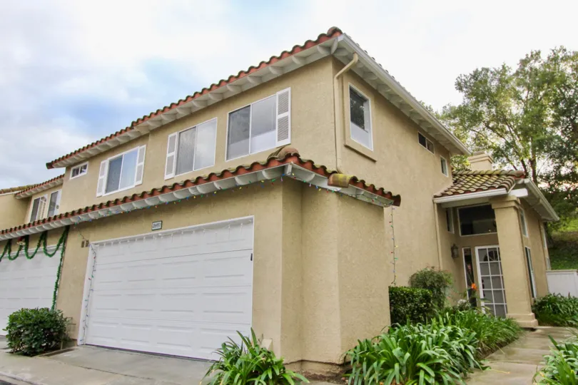 Portrait type roof with parking and plants in Emerald Pointe II.