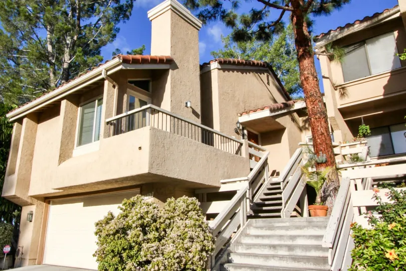 Beautiful 2 Bedrooms 2 Bathrooms Condo 1 level Fully AND Fully Upgraded Kitchen.
