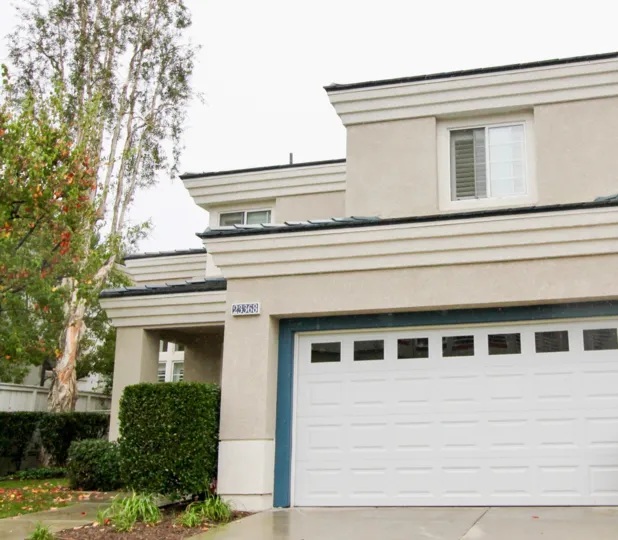 THE 23368 HOUSE IN THE LAKE RIDGE WITH THE TREES, PLANTS
