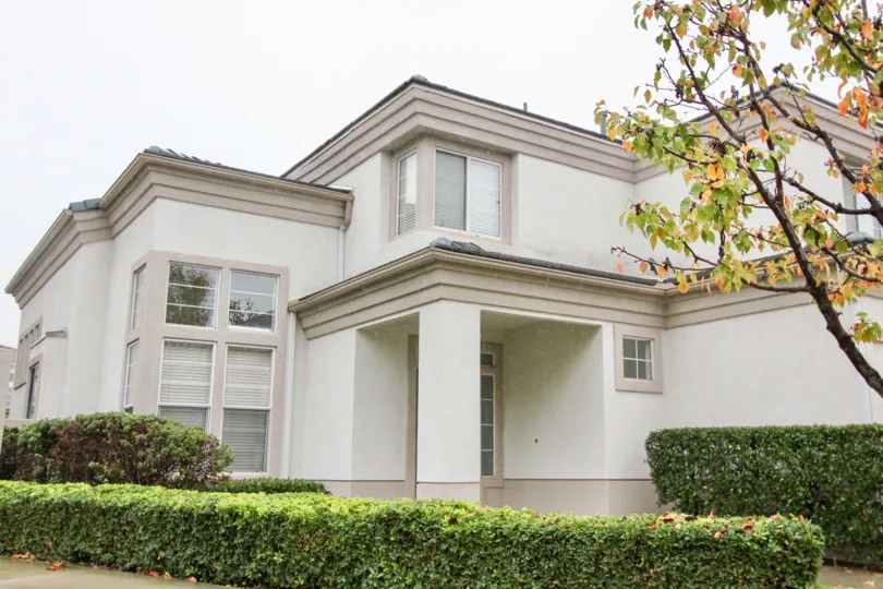 the lake ridge is a king palace of the mission viejo city in california