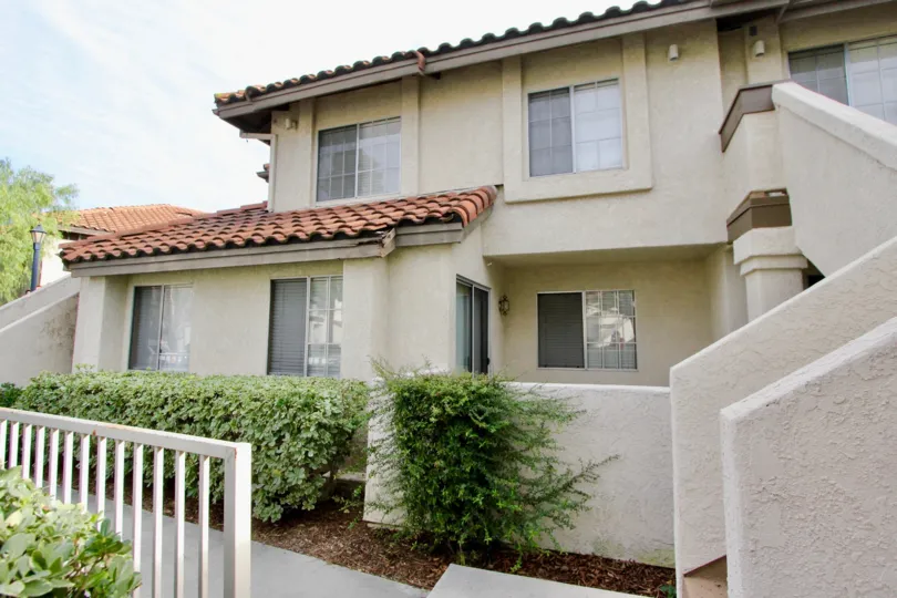 Attractive Las Palmas communty homes on a sunny Mission Viejo day in California
